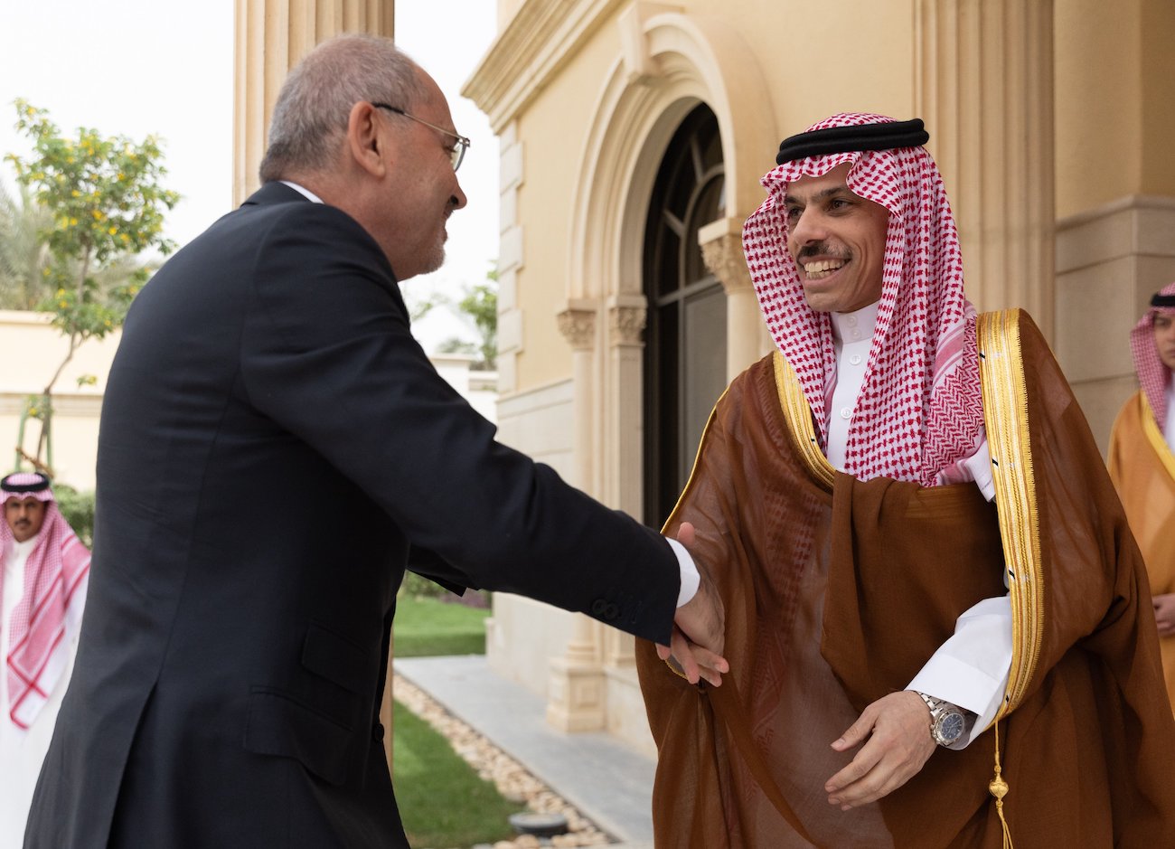 Saudi Foreign Minister Prince Faisal bin Farhan greets his Jordanian counterpart Ayman Safadi in Riyadh on Wednesday. (SPA)