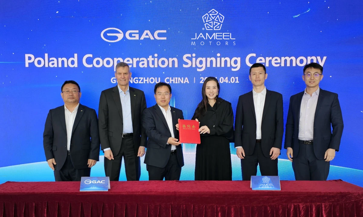 Senior officials from Jameel Motors and GAC at the signing ceremony. Under the agreement, Jameel Motors will initially focus on the distribution of Aion and Hyptec in Poland.