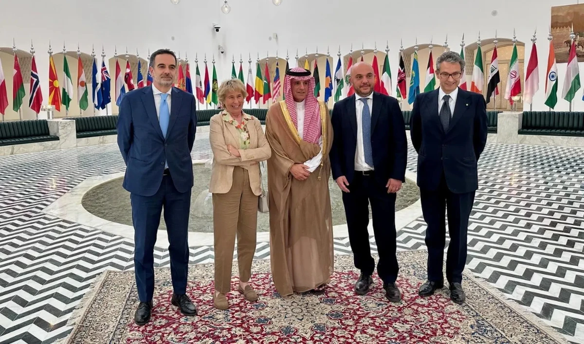 The parties discussed cooperation between the two countries and ways to enhance it. (SPA)