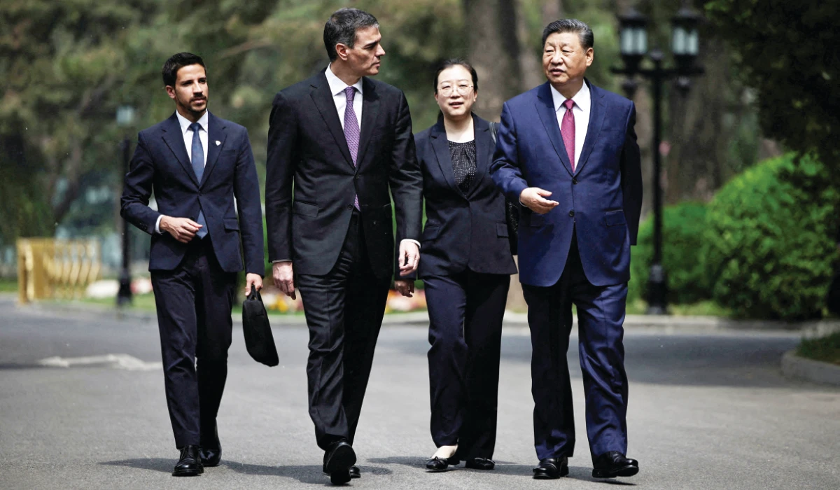 Spanish Prime Minister Pedro Sanchez and Chinese President Xi Jinping walk along the gardens of Diaoyutai Guest House after a meeting in Beijing. (Reuters)