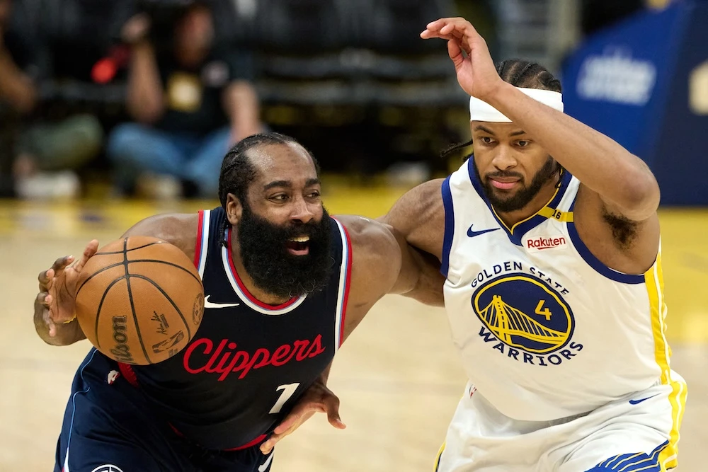 LA Clippers guard James Harden drives to the basket against Golden State Warriors guard Moses Moody during the third quarter of an NBA game Sunday. (Imagn Images)