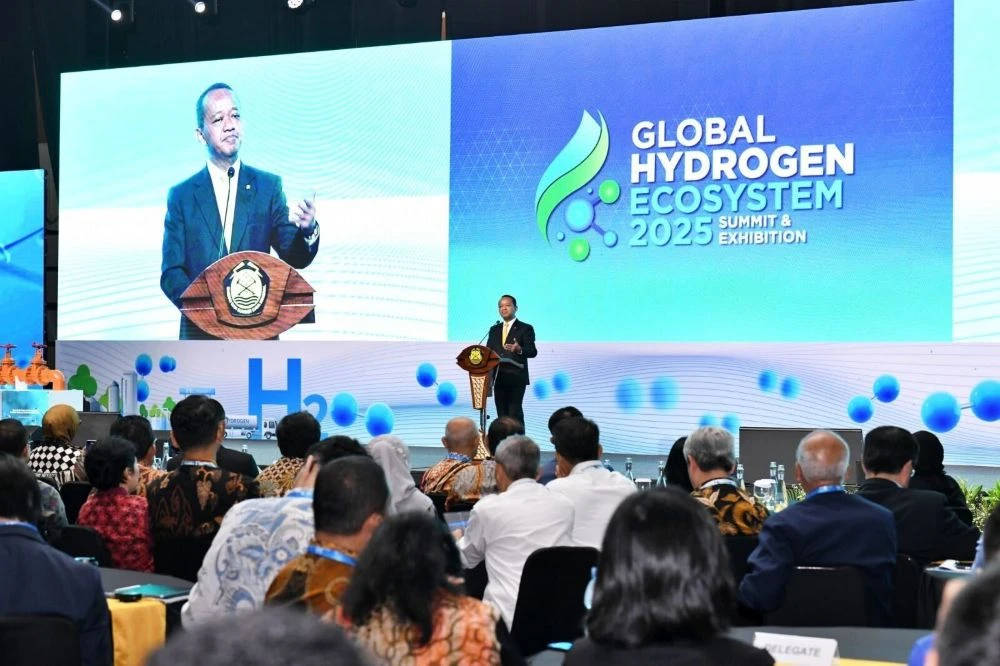 Energy and Mineral Resources Minister Bahlil Lahadalia gives a speech at the opening ceremony of the Global Hydrogen Ecosystem Summit on April 15, 2025. (Ministry of Energy and Mineral Resources)
