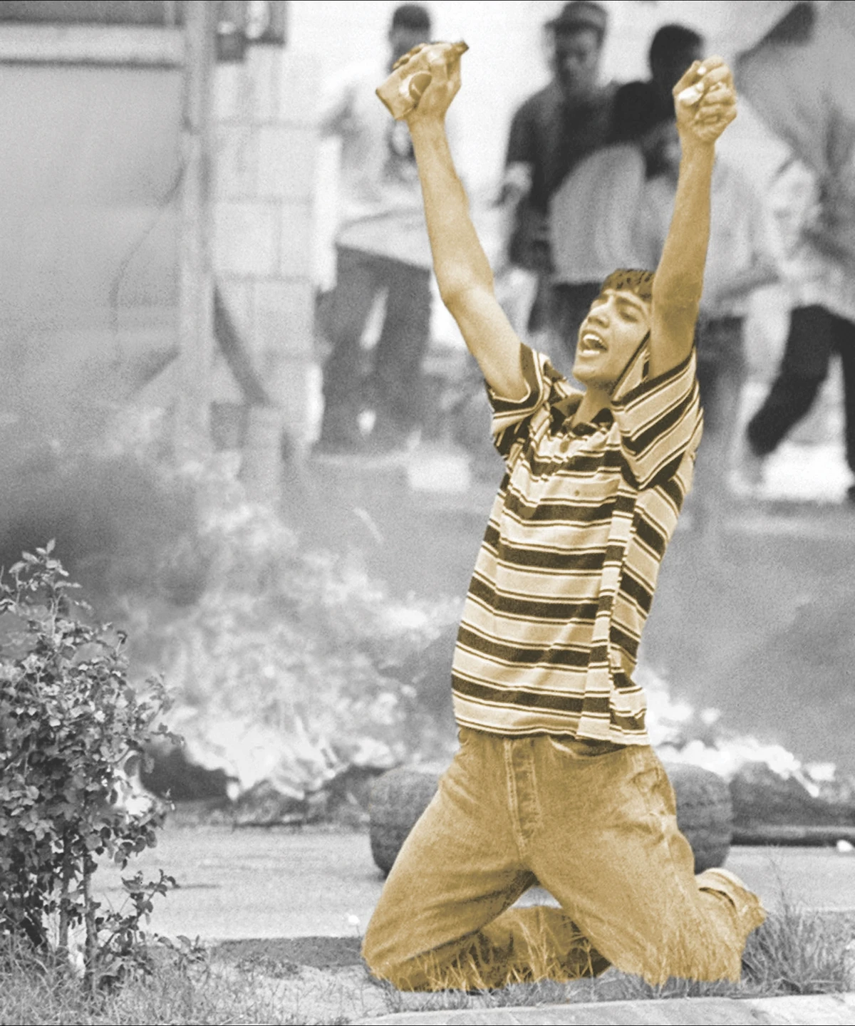 A Palestinian youth holds up Molotov cocktail and stones during riots in Ramallah after Israeli right-wing opposition leader Ariel Sharon’s visit to Al-Aqsa Mosque. AFP