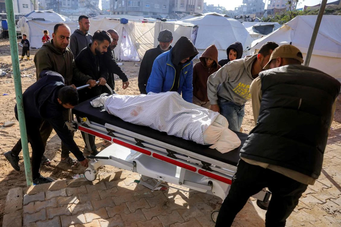 The body of one of othe victims killed by Israeli bombardment in Jabalia arrives at the Indonesian Hospital in Beit Lahia in the northern Gaza Strip on Apr. 18, 2025. (AFP)