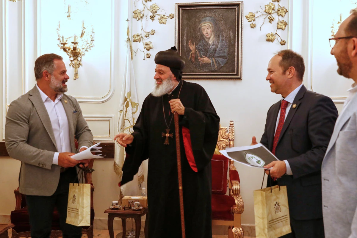 US congressmen Cory Mills (let) and Martin Stutzman (second from right), meet Mor Ignatius Aphrem II, a Syrian-American Christian prelate serving as the Patriarch of the Syriac Orthodox Church in Damascus on April 18, 2025. (AP)