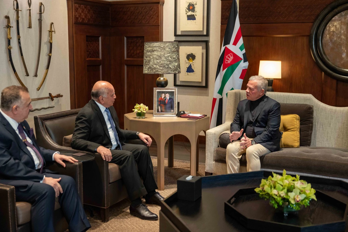 Jordan’s King Abdullah II on Sunday received an official invitation from Iraqi President Abdul Latif Rashid to attend the 34th Ordinary Session of the Council of the League of Arab States at the Summit Level. (Petra)