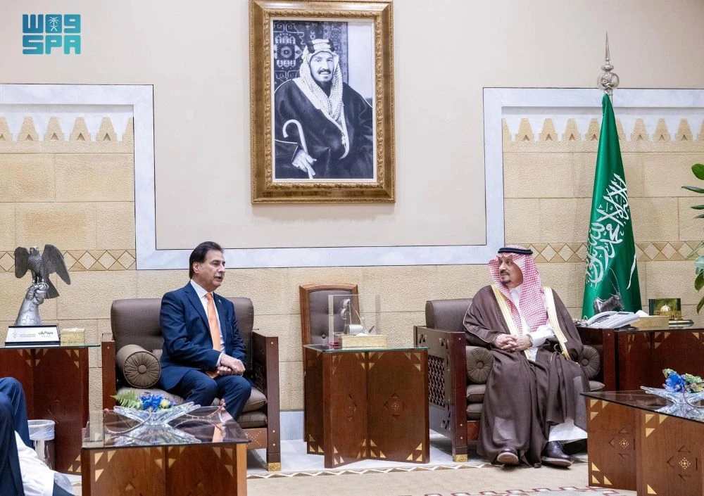 Riyadh Gov. Prince Faisal bin Bandar meets Pakistan's National Assembly Speaker Sardar Ayaz Sadiq. (SPA)