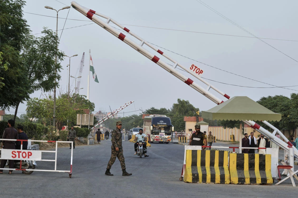 Pakistan’s paramilitary soldiers stand guard at a checkpoint near Wahag, a joint border crossing point between the Pakistan and India border on April 24, 2025. (AP)