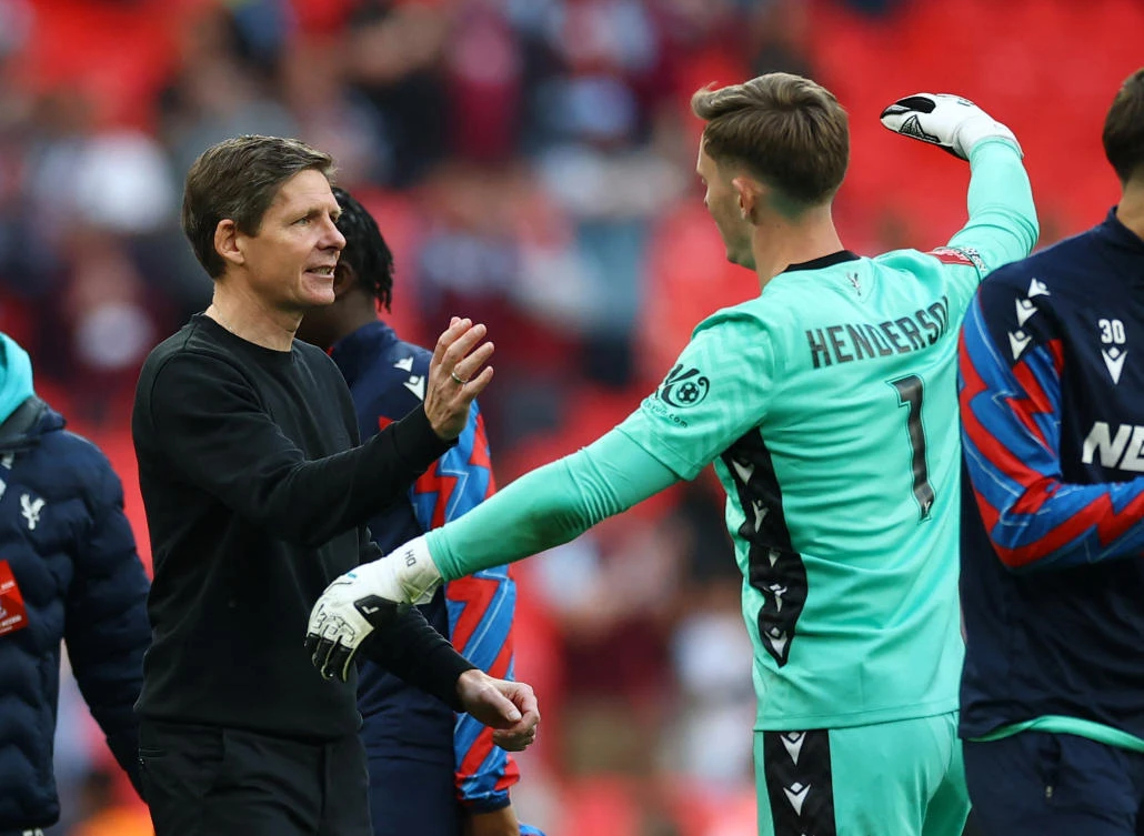 Crystal Palace manager Oliver Glasner and Dean Henderson celebrate after their FA Cup — Semi Final match against Aston Villa at Wembley Stadium, London, Apr. 26, 2025. (Reuters)