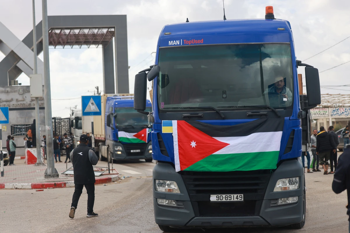 An aid convoy bearing the Jordanian flag enters the Gaza Strip through the Rafah crossing with Egypt. (File/AFP)