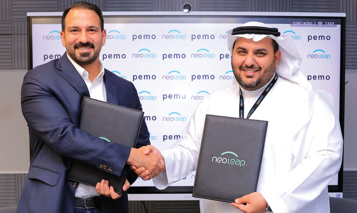Ayham Gorani, co-founder of Pemo, and Abdullah Albrahim, CEO of neoleap, sign the partnership.