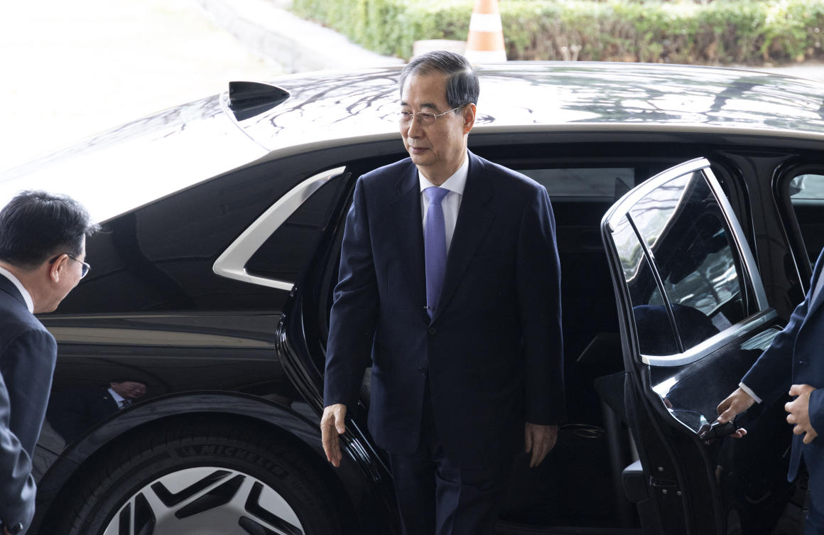 South Korean Prime Minister Han Duck-soo arrives at the Government Complex in Seoul on March 24, 2025, after the Constitutional Court dismissed his impeachment. (File/AFP)