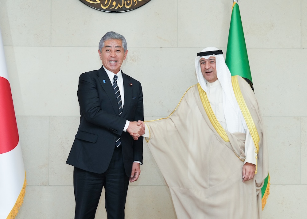 Japan’s Foreign Minister Takeshi Iwaya and Secretary General of the Gulf Cooperation Council Jasem Albudaiwi during a meeting on May 1, 2025. (Japan MOFA)