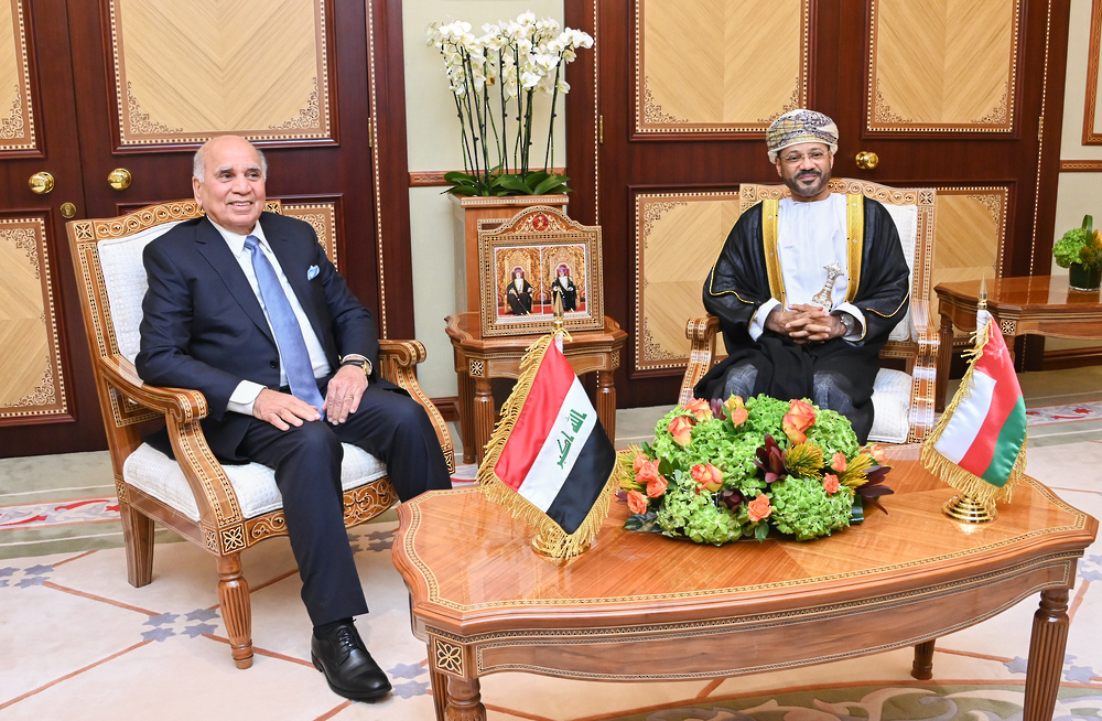 Omani Foreign Minister Sayyid Badr Hamad Al-Busaidi and his Iraqi counterpart Fuad Hussein met in Muscat on Thursday. (ONA)