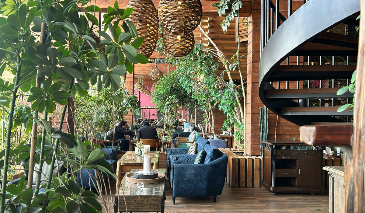 With four different locations spread throughout the capital city, Avindar Lounge creates a space, a garden with various kinds of plants for customers searching for beautiful scenery and good food. (AN photo by Haifa Alshammari)