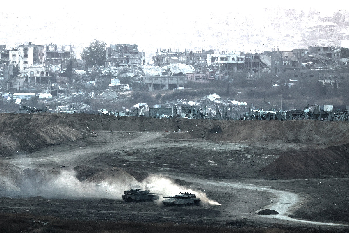 Israeli tanks operate in the Israel-Gaza border, as seen from Israel on May 3, 2025. (REUTER)
