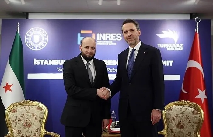 Syria's minister of energy, Mohammed Al-Bashir, with his Turkish counterpart, Bakan Bayraktar. (SANA)