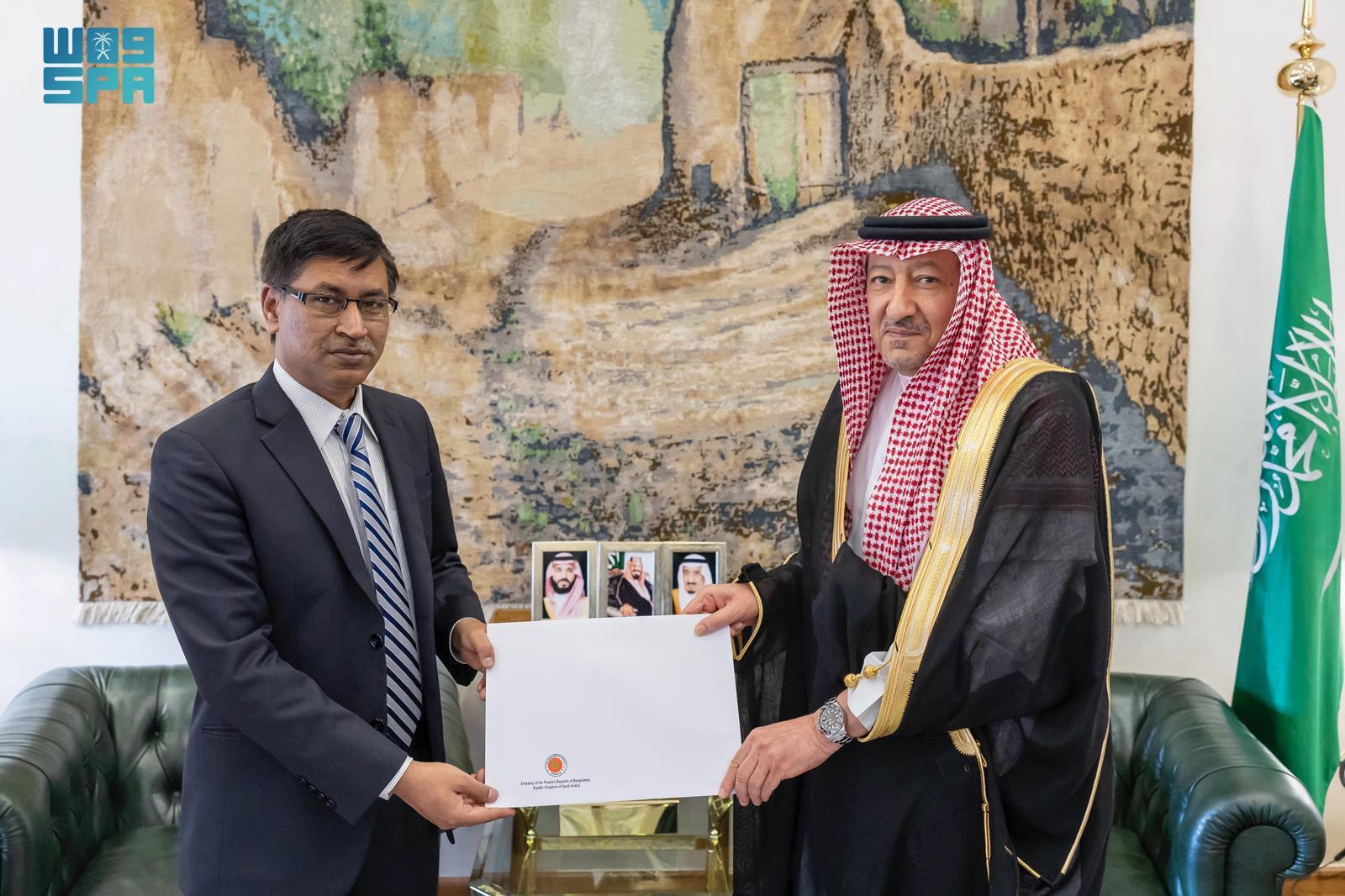 The Bangladeshi ambassador to the Kingdom, Delwar Hossain, presented the letter to Deputy Foreign Minister Waleed Al-Khuraiji. (SPA)