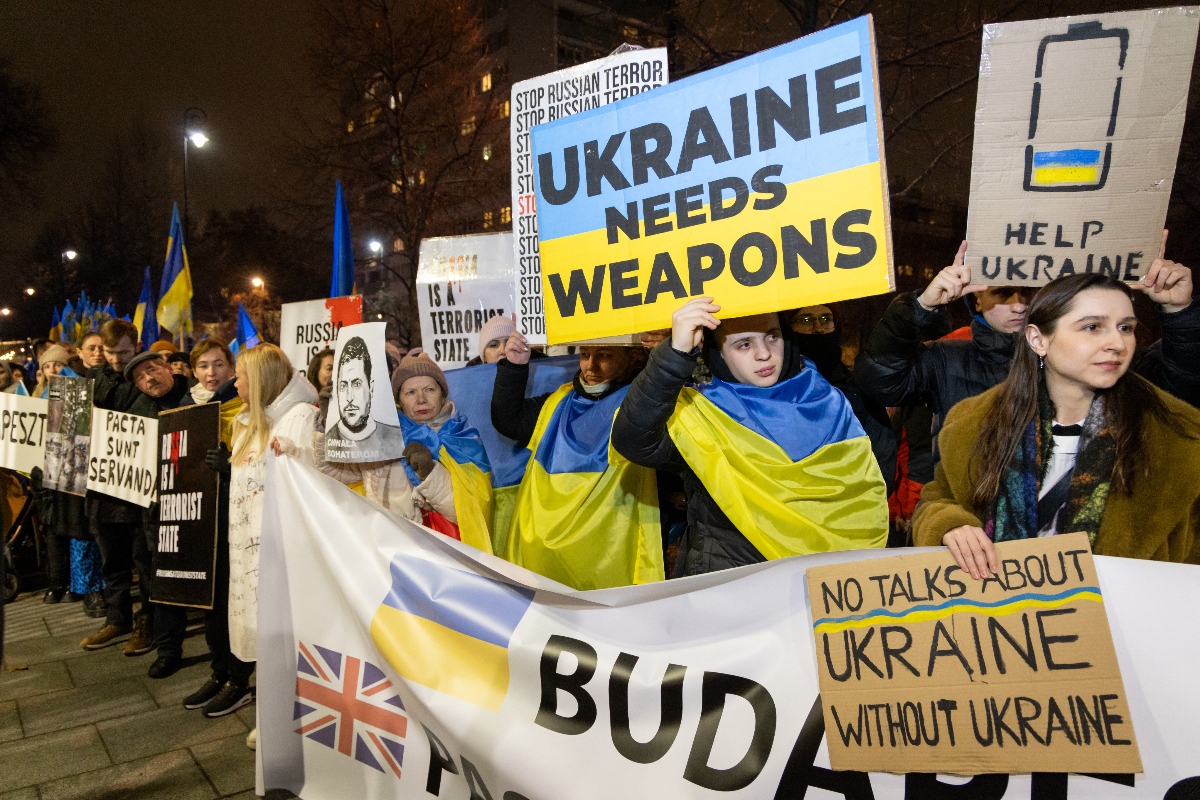 That should mean more regular security talks, Britain considering joining EU military missions and the potential for London to fully tap into a 150-billion-euro defense fund being set up by the bloc. (AFP)