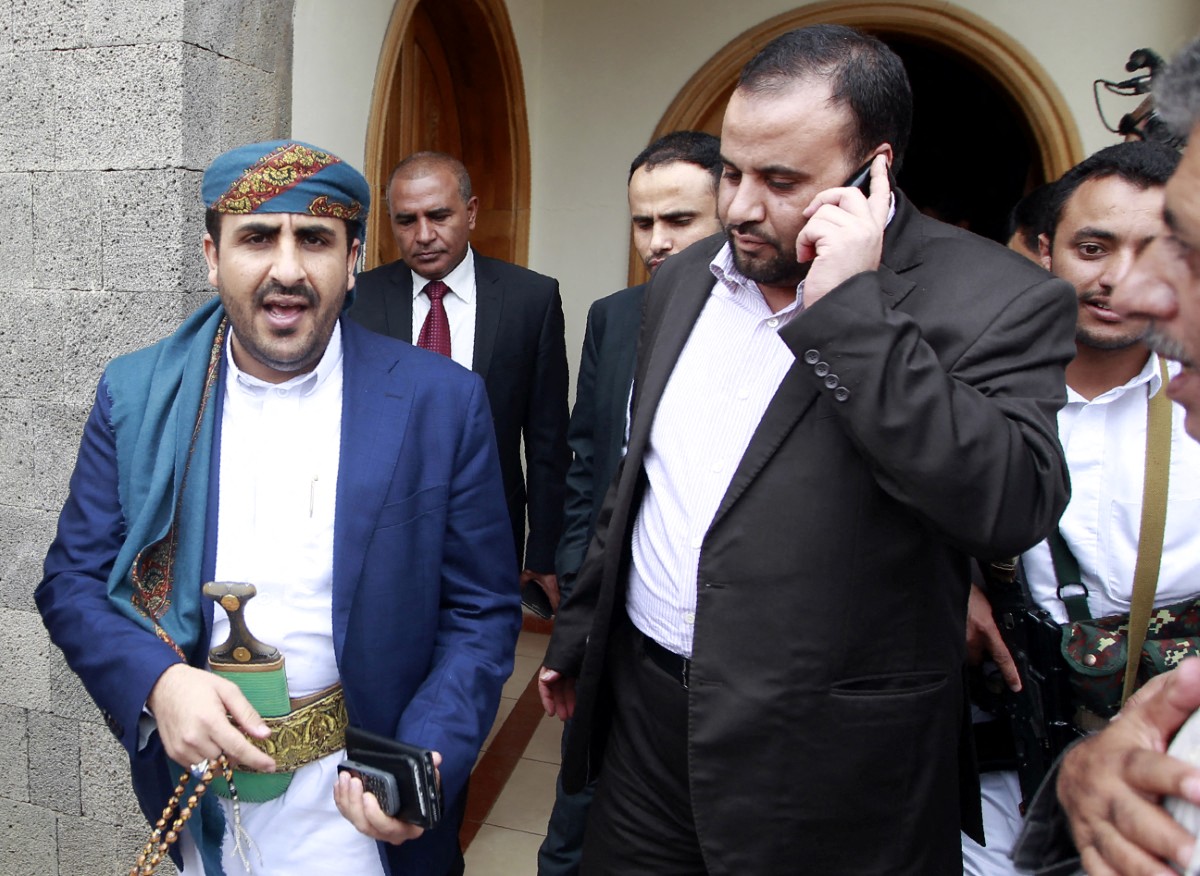 spokesman Mohammed Abdulsalam (L) arrives for a meeting with United Nations (UN) special envoy to Yemen in the capital Sanaa on July 14, 2016. (File/AFP)