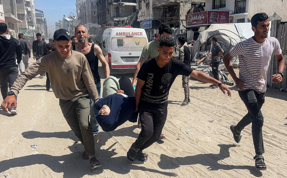 Palestinians carry a victim after an Israeli airstrike, in Gaza City, May 7, 2025. (REUTERS)