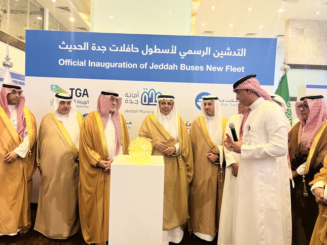 Saleh bin Ali Al-Turki, Mayor of Jeddah and Chairman of the Board of Directors of Jeddah Transport Company, and Dr. Rumaih Al-Rumaih, Vice Minister of Transport and Logistics Services, officially launch the project by pressing a light bulb, in the presence of Eng. Youssef bin Nasser Al-Sayegh, CEO of Jeddah Transport Company; Khalid bin Abdullah Al-Hogail, Managing Director and CEO of SAPTCO and other dignitaries. (AN photo)