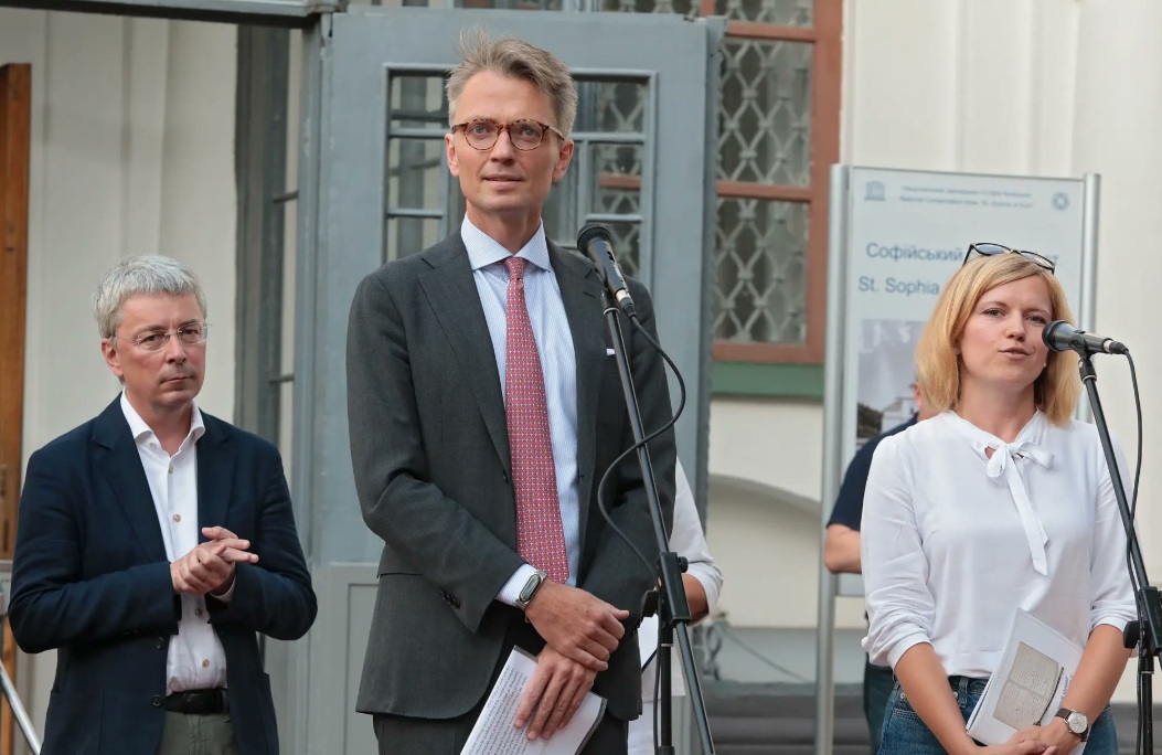 Sweden’s new national security adviser quits over dating site images