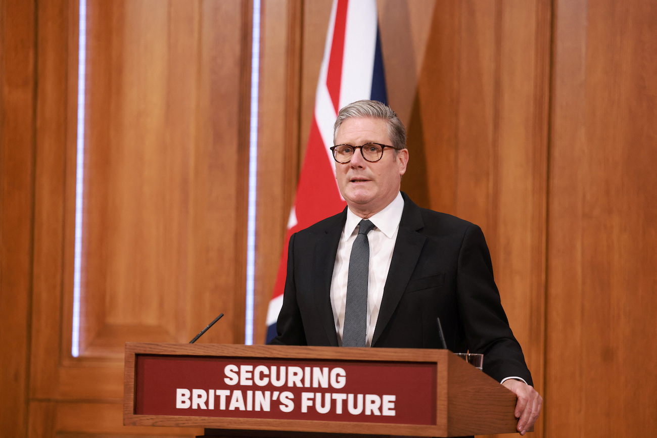 UK govt toughens immigration plans as hard-right gains