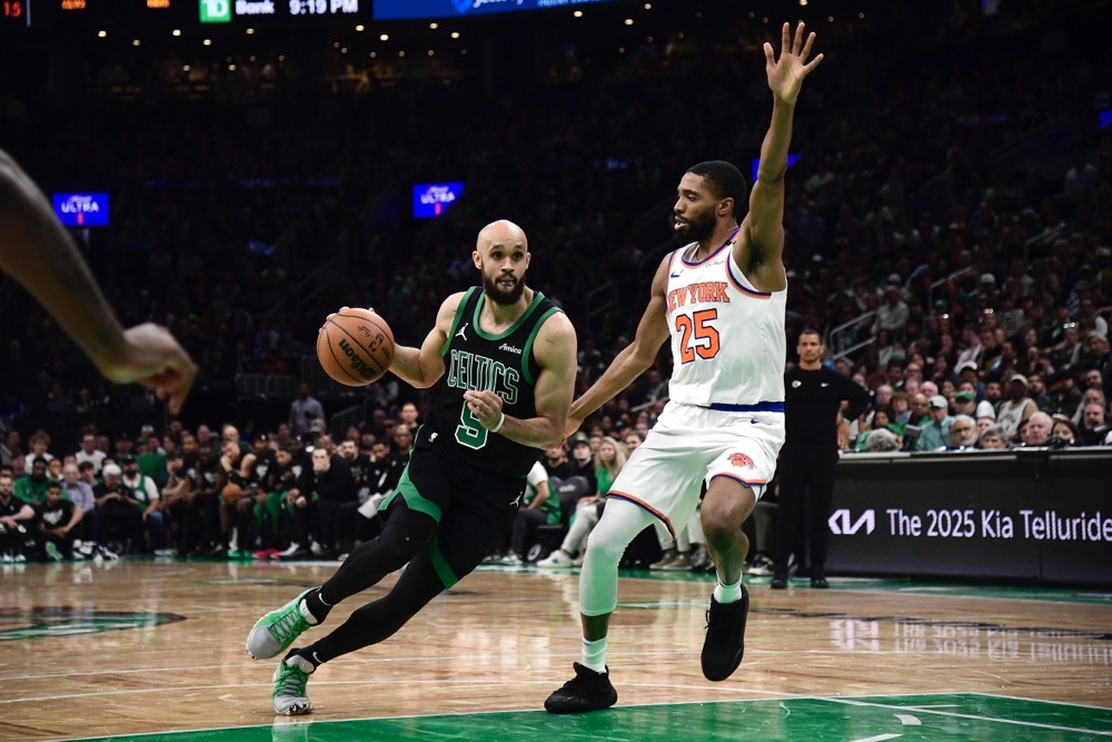 New York Knicks forward Mikal Bridges defends Boston Celtics guard Derrick White, left. (Imagn Images)
