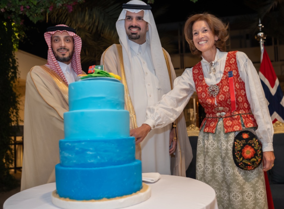 Prince Faisal bin Abdulaziz bin Ayyaf, Riyadh’s mayor, alongside Kjersti Tromsdal, Norwegian ambassador to the Kingdom, during the National Day reception hosted at the Norwegian Embassy in the Diplomatic Quarter. (AN Photo by Huda Bashatah)
