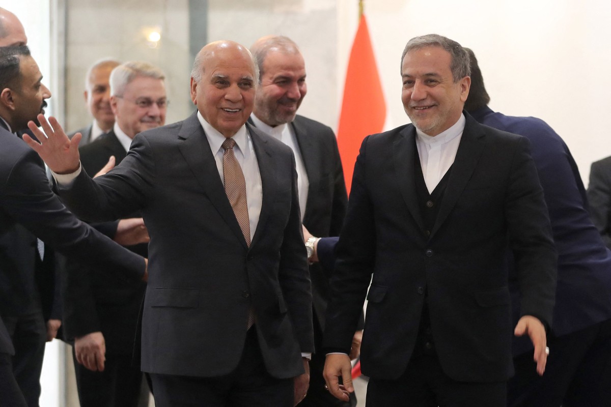 Iraq's Foreign Minister Fuad Hussein (L) welcomes his counterpart from Iran Abbas Araghchi. (File/AFP)