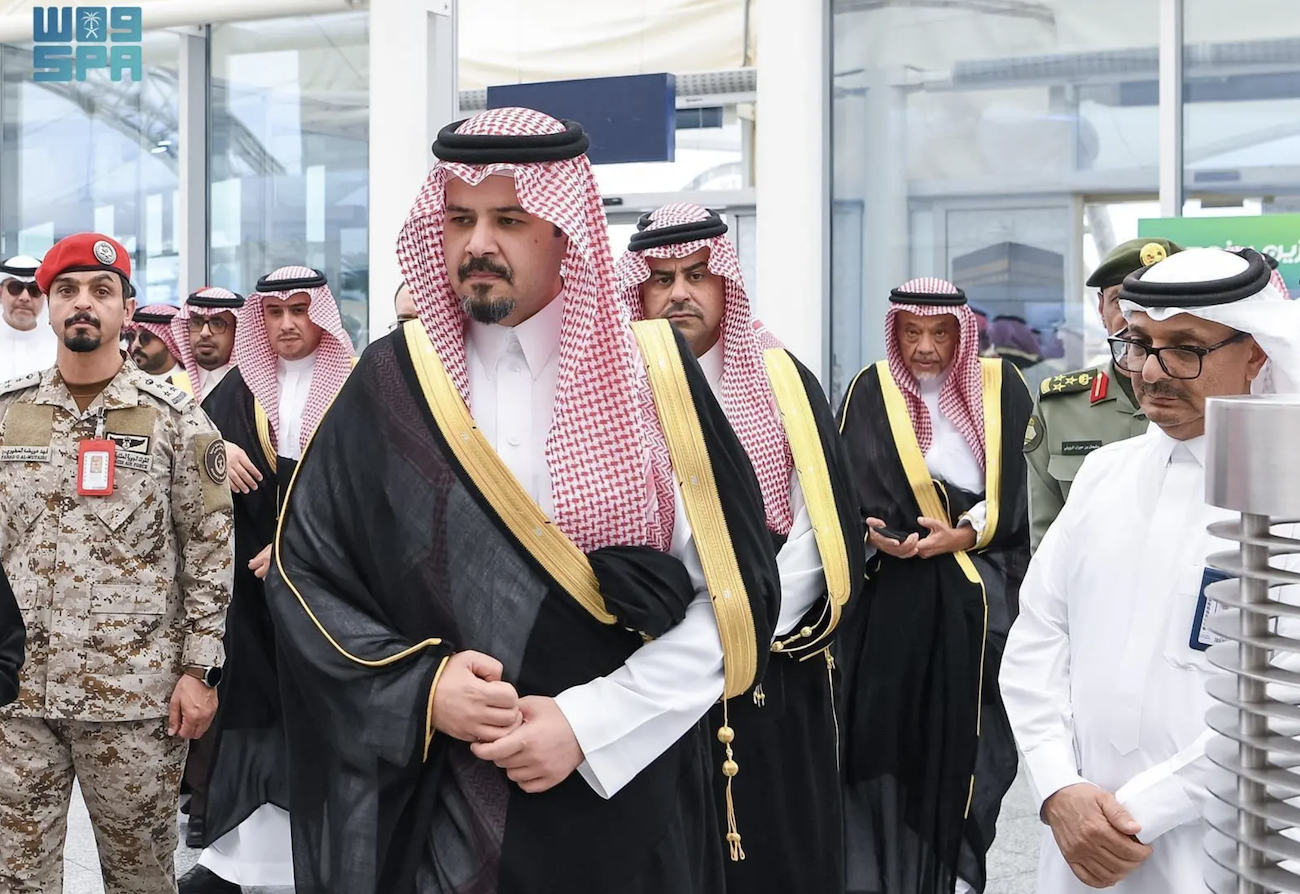 Governor of Madinah Region Prince Salman bin Sultan bin Abdulaziz inspects transport facilities in the holy city of Madinah on Tuesday. (SPA)