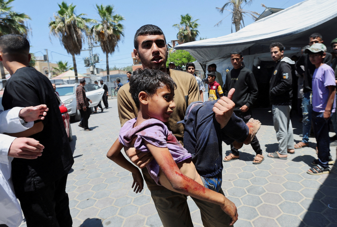 A wounded Palestinian boy is brought into Al-Aqsa Martyrs Hospital, following an Israeli strike, in Deir al-Balah, central Gaza Strip, May 21, 2025. (Reuters)