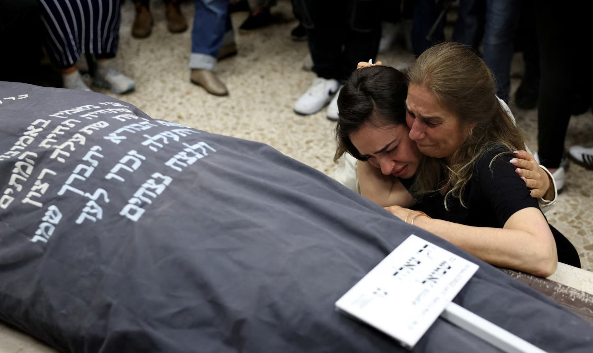Relatives and friends of Tzeela Gez, who was shot dead in the West Bank while driving to hospital with her husband to give birth, mourn during her funeral in Jerusalem, May 15, 2025. (Reuters)