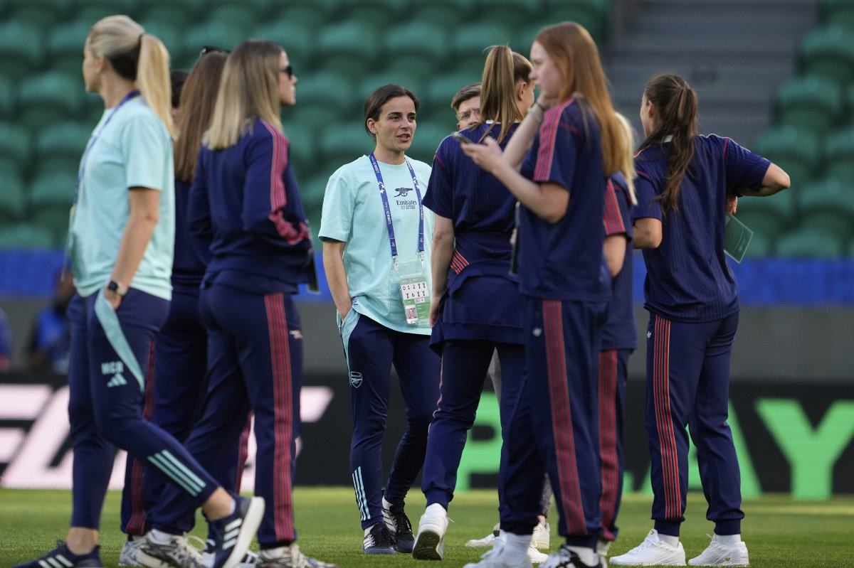 Arsenal coach Renee Slegers, center, talks to her players as they gather at the pitch on the eve of the women's Champions League final between Arsenal and FC Barcelona, at the Jose Alvalade Stadium, in Lisbon, Friday. (AP)