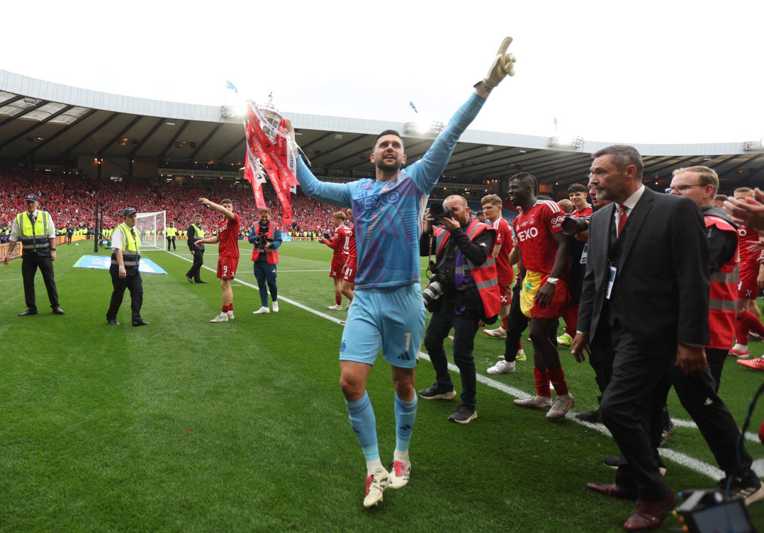 Aberdeen’s Dimitar Mitov celebrates with the trophy after winning the Scottish Cup Final against Celtic — Hampden Park, Glasgow — May 24, 2025. (Reuters)