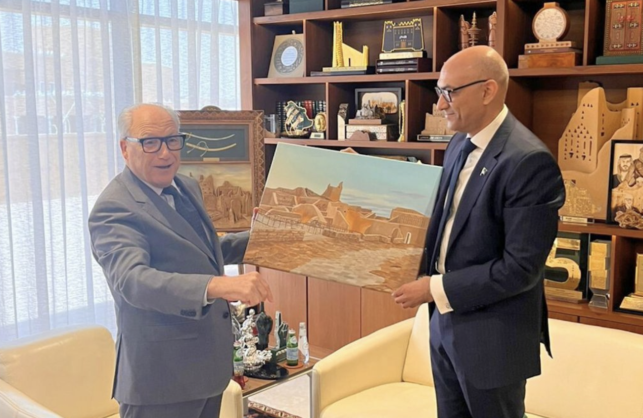 Ahmad Farooq, Pakistan’s ambassador to Saudi Arabia, meets with Jerry Inzerillo, CEO of Diriyah Gate Development Authority in Riyadh. (@PakinSaudiArab)