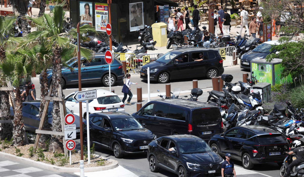 Traffic congests the center of Cannes as traffic lights no longer function after a power outage struck Southwestern France, on the final day of the 78th edition of the Cannes Film Festival in Cannes, southern France, on May 24, 2025. (AFP)