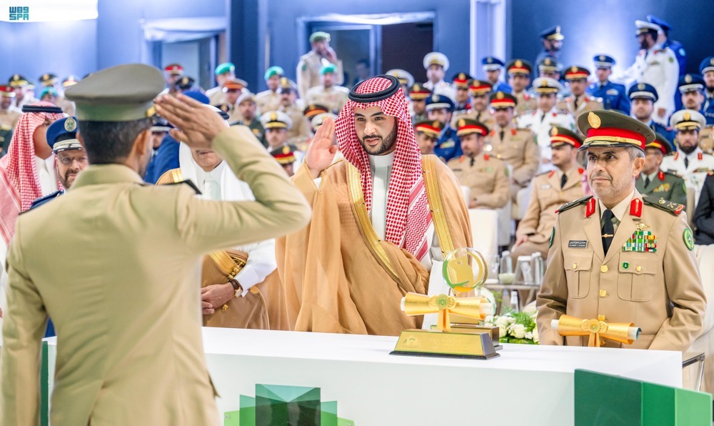Prince Khalid watched a visual presentation about the university’s programs to train and qualify military and civilian leaders studying at the university. (SPA)