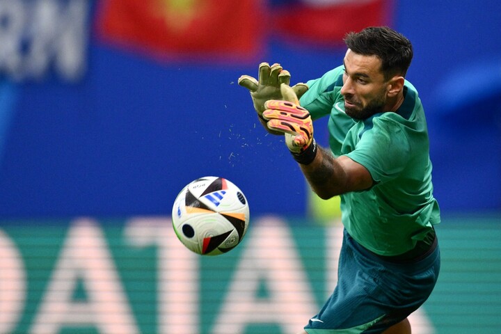 Portuguese goalkeeper Rui Patricio will join Al-Ain on a short-term contract for the Club World Cup, the team from the United Arab Emirates said on Saturday. (AFP/File)