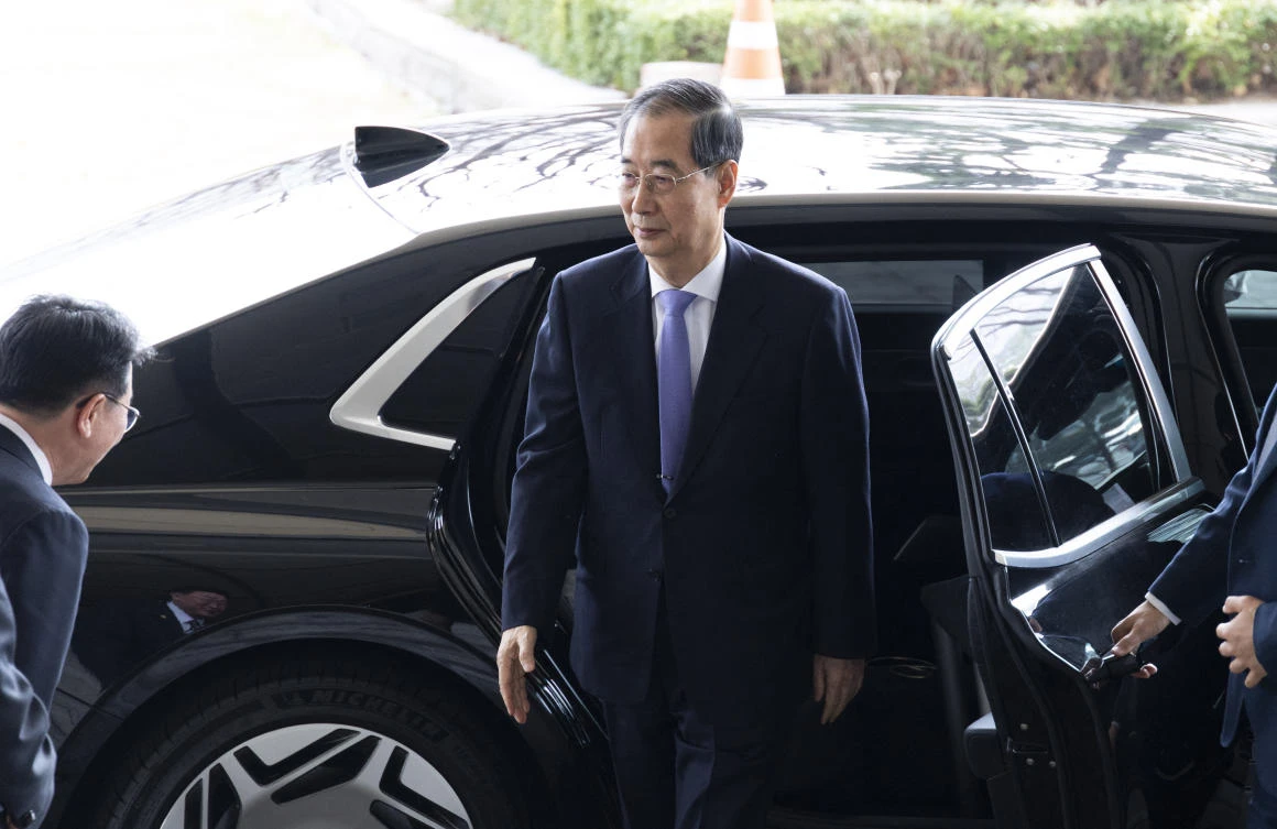 South Korean Prime Minister Han Duck-soo arrives at the Government Complex in Seoul on March 24, 2025, after the Constitutional Court dismissed his impeachment. (File/AFP)