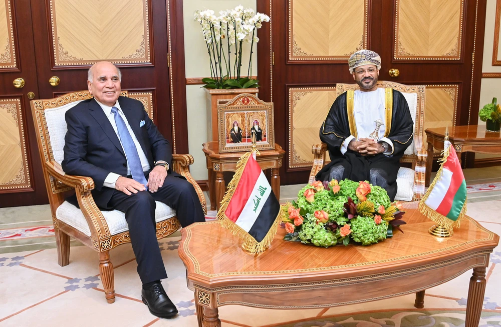 Omani Foreign Minister Sayyid Badr Hamad Al-Busaidi and his Iraqi counterpart Fuad Hussein met in Muscat on Thursday. (ONA)