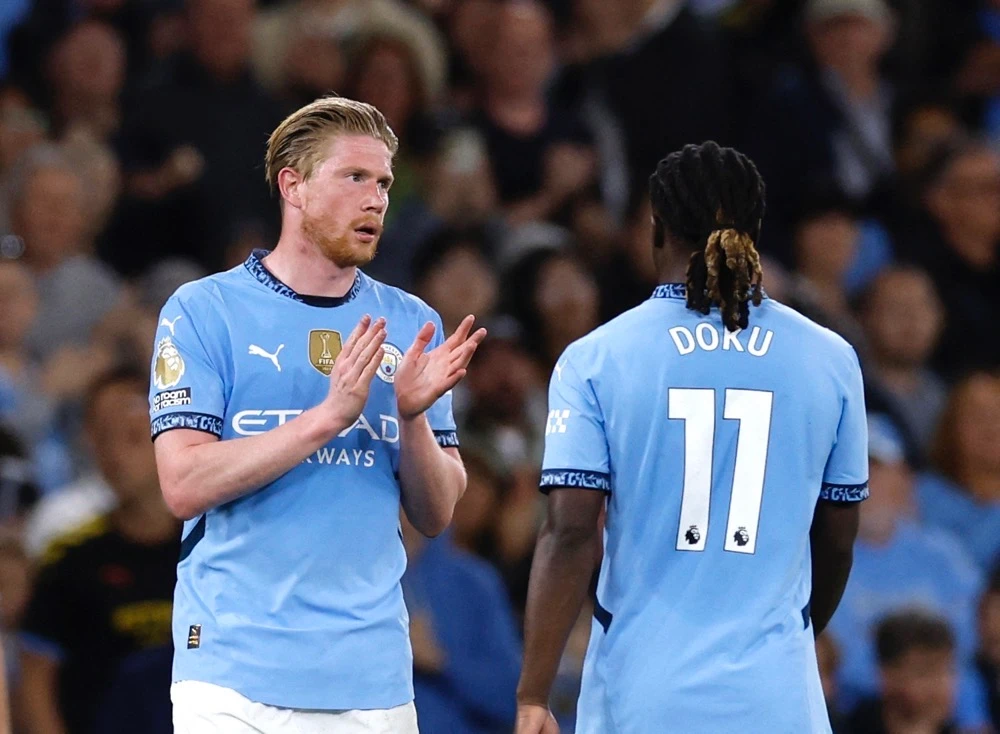 Kevin De Bruyne, left, scored after assist from Jeremy Doku. (Action Images/Reuters)