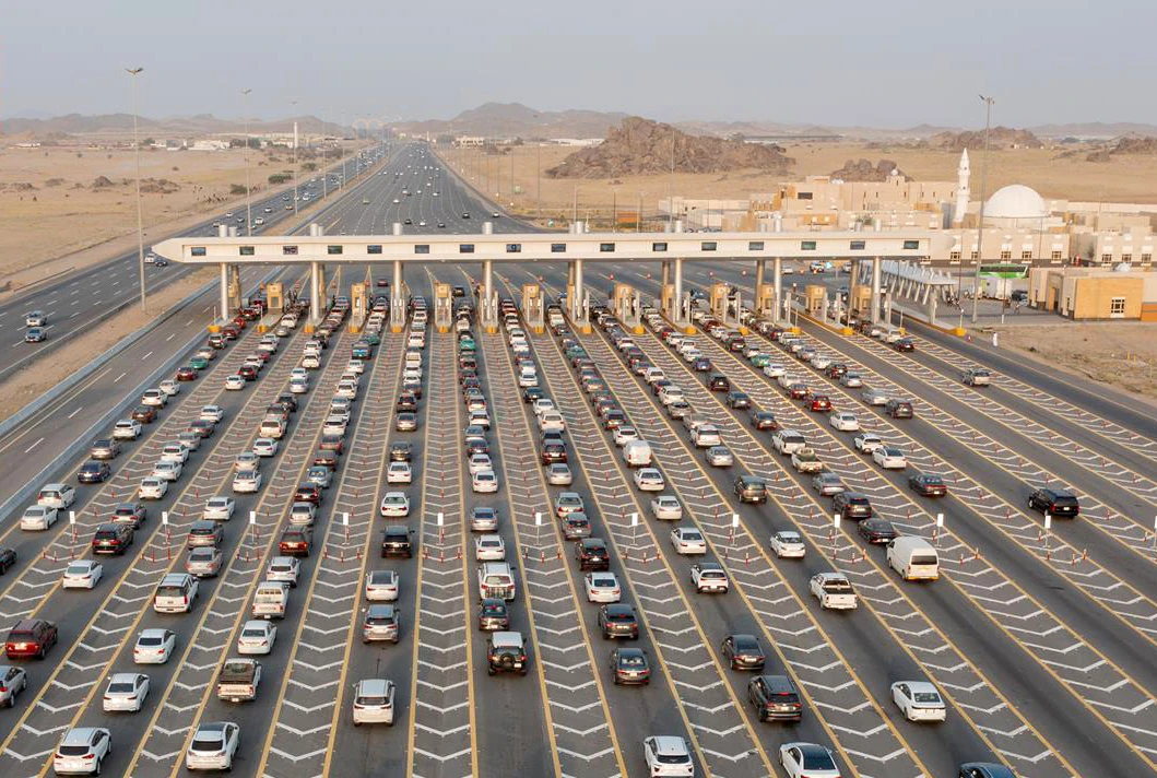 Operators are urged to fully cooperate with security and checkpoint authorities. Any violations will result in penalties. (SPA)