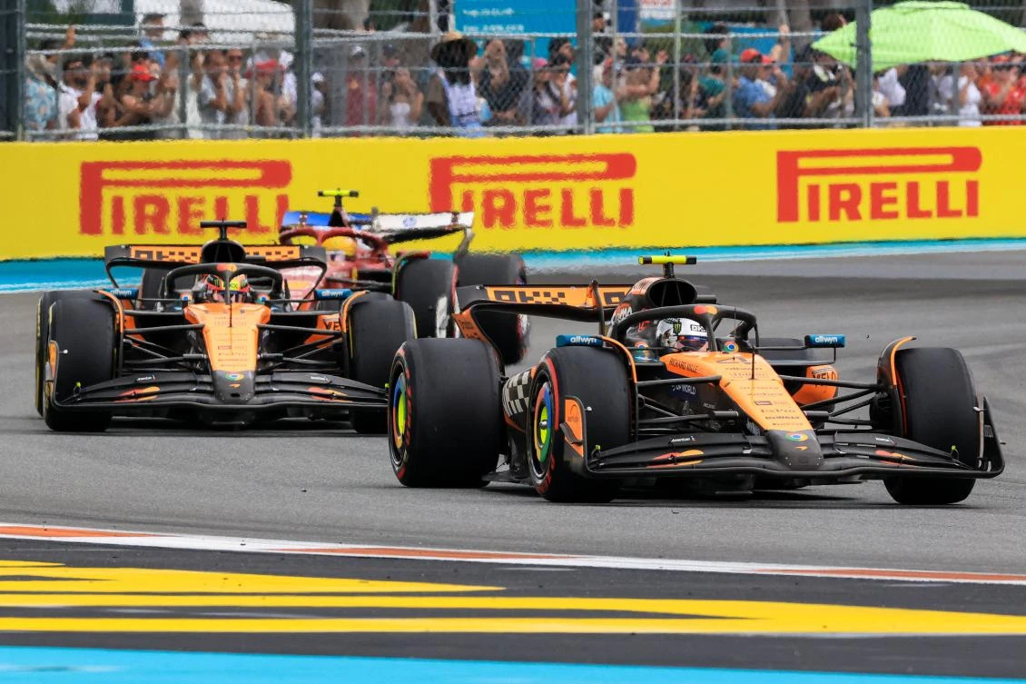 McLaren’s British driver Lando Norris (R, winner), McLaren’s Australian driver Oscar Piastri (L) and Ferrari’s British driver Lewis Hamilton (2nd L) race during the 2025 Miami Formula One Sprint at Miami International Autodrome in Miami Gardens, on May 3, 2025. (AFP)