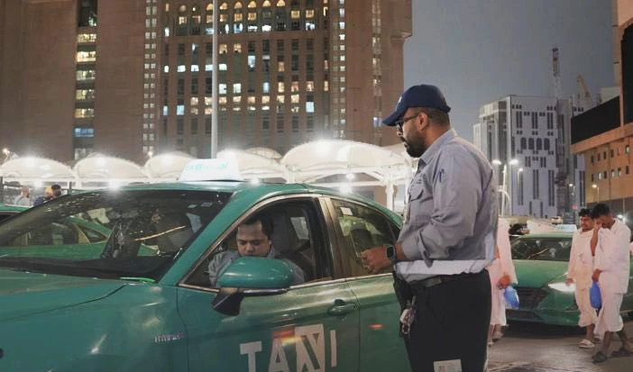 Stationed at more than 20 locations, Transport General Authority’s teams are operating around the clock to assist pilgrims arriving in Makkah and Madinah. (@Saudi_TGA)