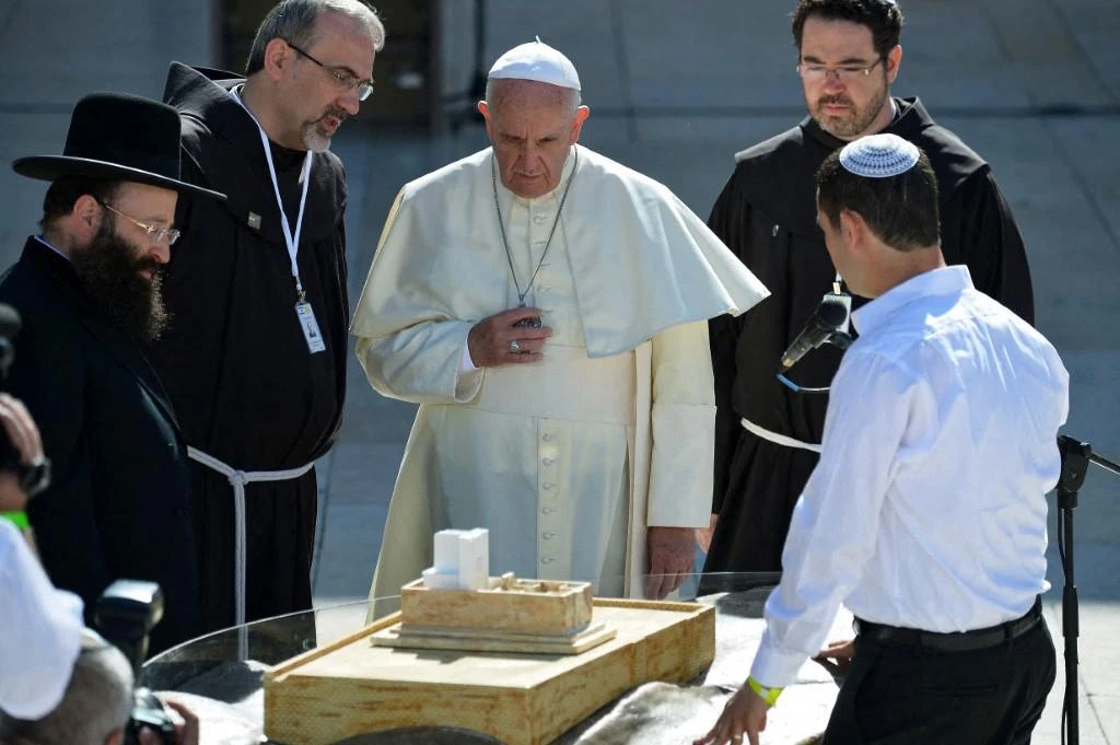 Pope Francis’s popemobile set to become health clinic for Gaza children