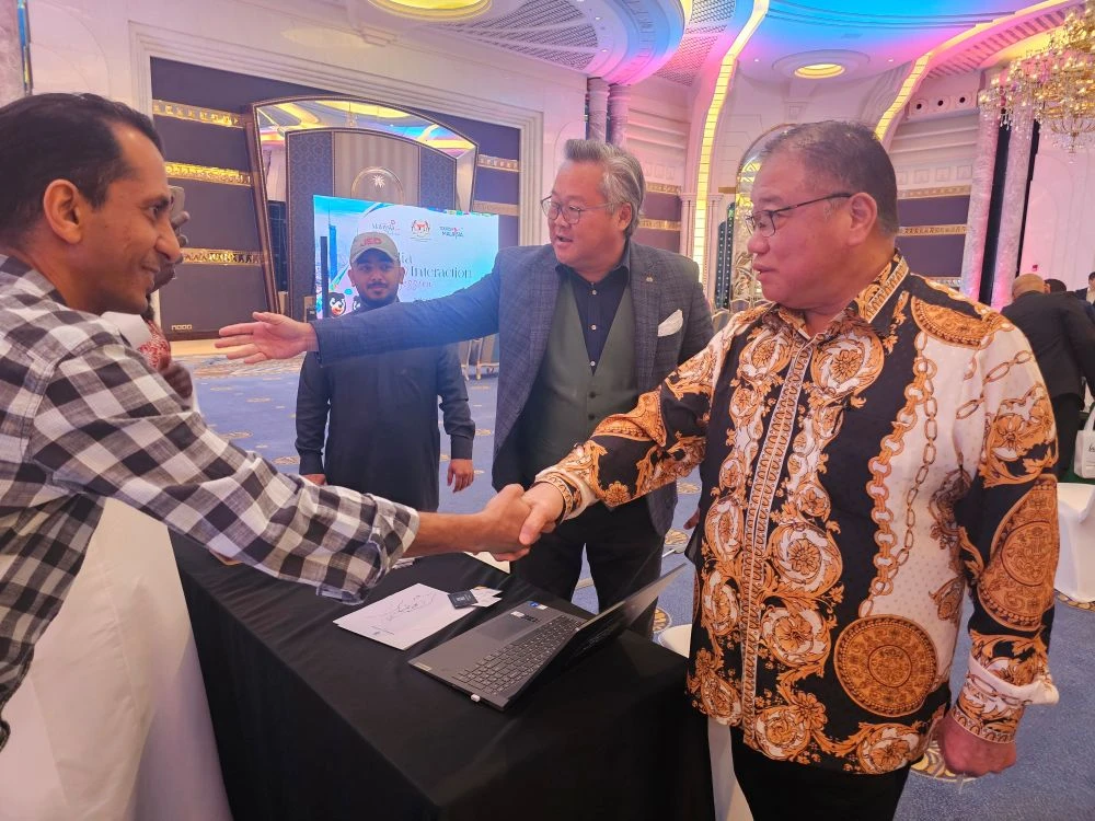 Dato Sri Tiong King Sing led a delegation to Jeddah for a roadshow and business-to-business networking event aimed at exploring tourism opportunities between Saudi and Malaysia. (AN Photo)