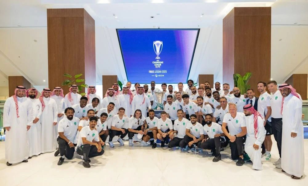Minister of Sport Prince Abdulaziz bin Turki Al-Faisal receives the 2025 AFC Elite Champions League winners Al-Ahli. (X/@mosgovsa)