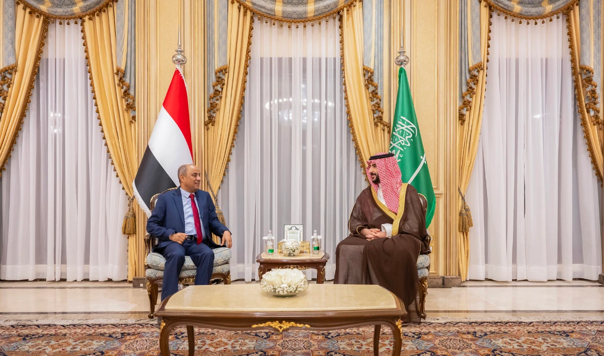The pair discussed ways to boost Saudi-Yemeni relations, in addition to regional developments and the situation in Yemen. (X/@kbsalsaud)